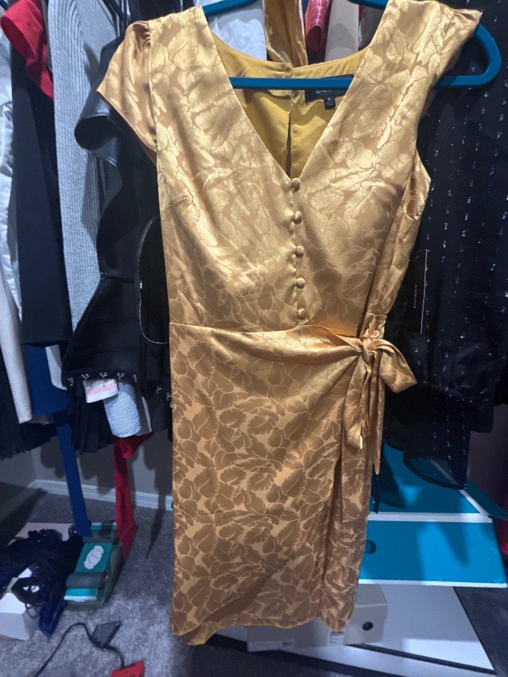 Gold lulus dress NWT